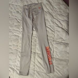 Gym shark leggings